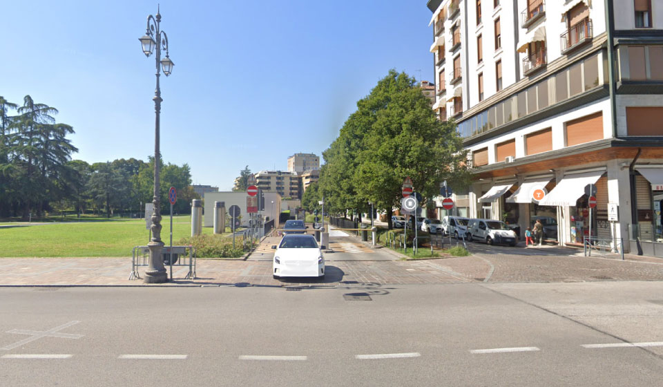 Dettaglio strada parcheggio Verdi