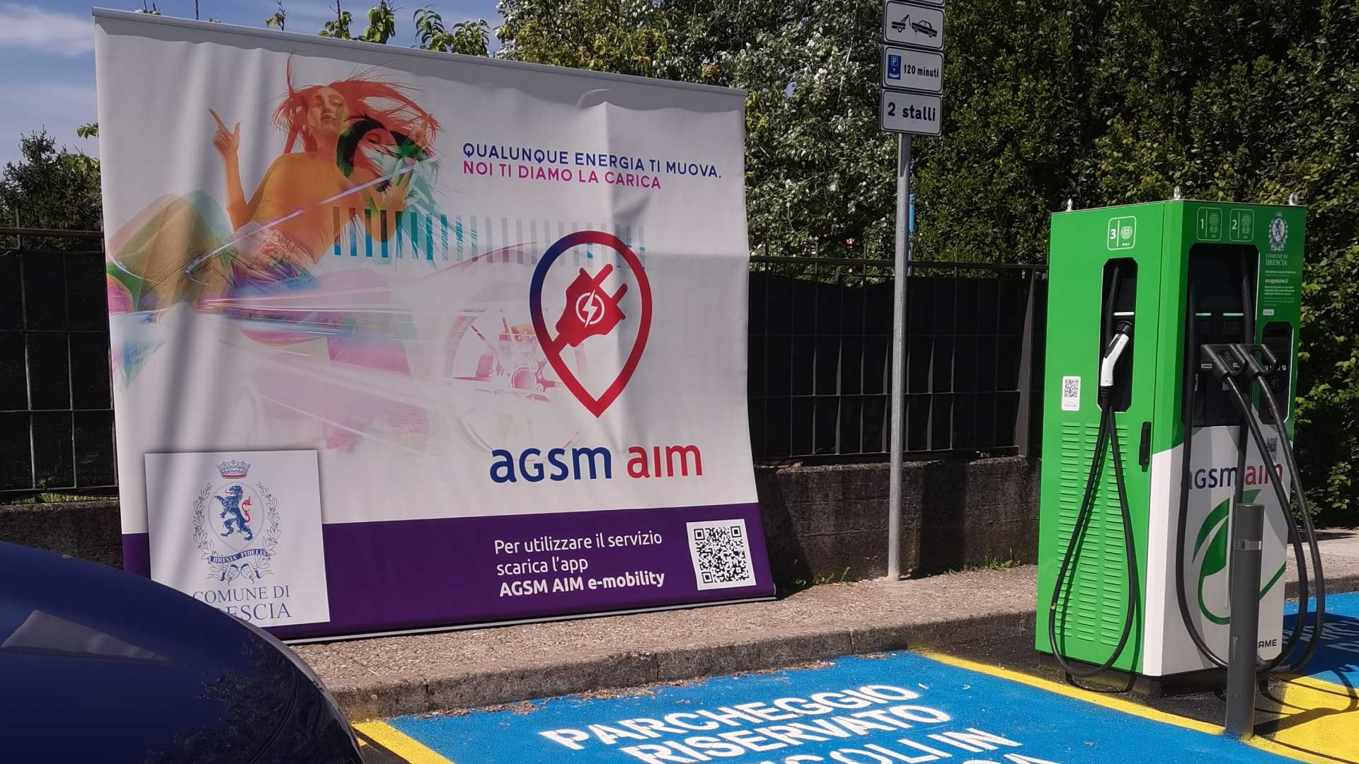 Banner Agsm aim con colonnina elettrica a Brescia